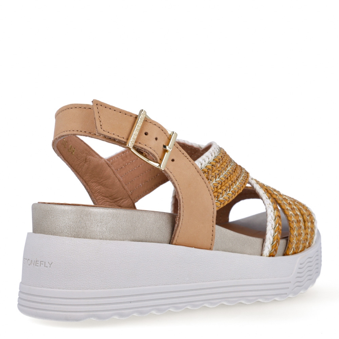 Sandalia de la marca Stonefly, modelo REMI. Sandalias elaboradas piel trenzada multicolor con tonalidades camel y beig. Interior en piel color camel. Cierre de las sandalias Stonefly con hebilla en tobillo. Sandalias Stonefly con cuña de 5cm de altura. Este modelo REMI es un clásico y siempre a la moda, es cómodo y ligero, perfecto para completar todos tus atuendos casual chic.