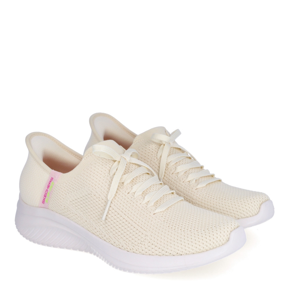Deportivas de la marca Skechers, modelo CHAOS. Exterior en textil color beig con efecto de rejilla con detalle del logo en parte lateral. Interior en textil color blanco con plantilla acolchada y extraíble para máxima comodidad. Cordones de color beig y una cuña de 3cm de altura. Estas deportivas transpirables Skechers CHAOS son unas clásicas, ideales para tu día a día.
