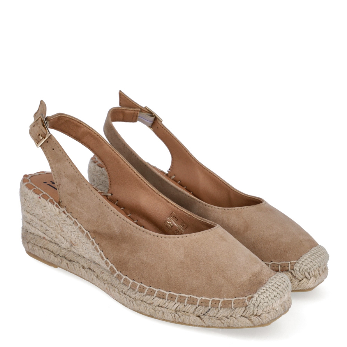 Alpargatas de la marca Itse, modelo CORMAC. Exterior en ante color camel. Interior en piel color nude. Alpargatas Itse con cuña de 6cm de altura. Cierre con hebilla en el talón. Estas Alpargatas CORMAC son ideales para lucirlas esta temporada!