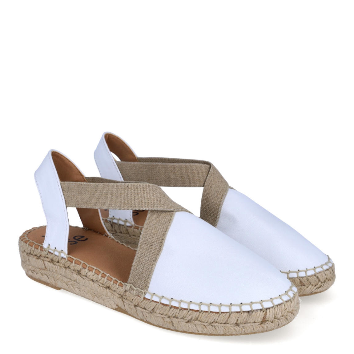 Alpargatas de la marca Itse, modelo TANA. Exterior en piel color blanco con tiras cruzadas. Alpargatas con punta redonda. Interior en piel color nude. Alpargatas Itse con cuña de 3cm de altura. Estas Alpargatas TANA son ideales para lucirlas esta temporada!