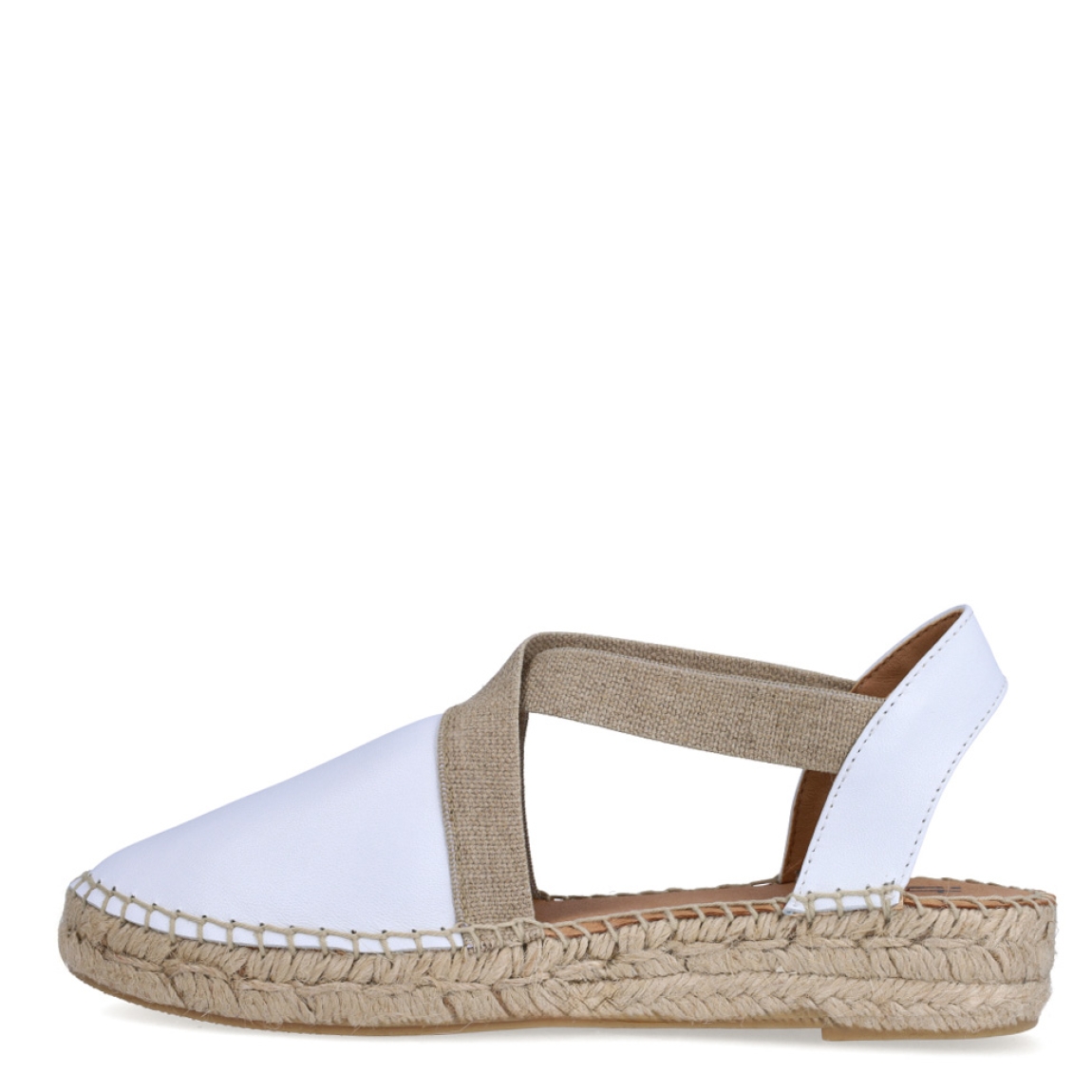 Alpargatas de la marca Itse, modelo TANA. Exterior en piel color blanco con tiras cruzadas. Alpargatas con punta redonda. Interior en piel color nude. Alpargatas Itse con cuña de 3cm de altura. Estas Alpargatas TANA son ideales para lucirlas esta temporada!