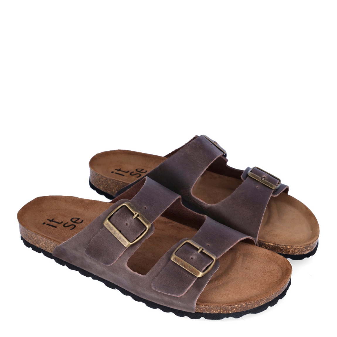 Sandalias de la marca Itse, modelo 52C. Exterior de las sandalias en piel color marrón con tiras en pala. Interior de las sandalias en piel color marrón. Cierre de las sandalias Itse con doble hebilla en la pala y suela plana de goma. Estas sandalias Itse 52C son un complemento clásico de temporada, te darán una comodidad absoluta. No te puede faltar en el armario.