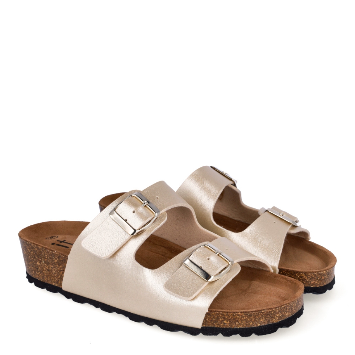 Sandalias de la marca Itse, modelo IRIS. Exterior de las sandalias en piel color platino. Interior de las sandalias en ante color camel. Cierre de las sandalias con doble hebilla, en pala y empeine. Estas sandalias Itse IRIS tienen el diseño perfecto para tus looks de temporada, te hará resaltar tu estilo y te brindará la mayor comodidad al caminar