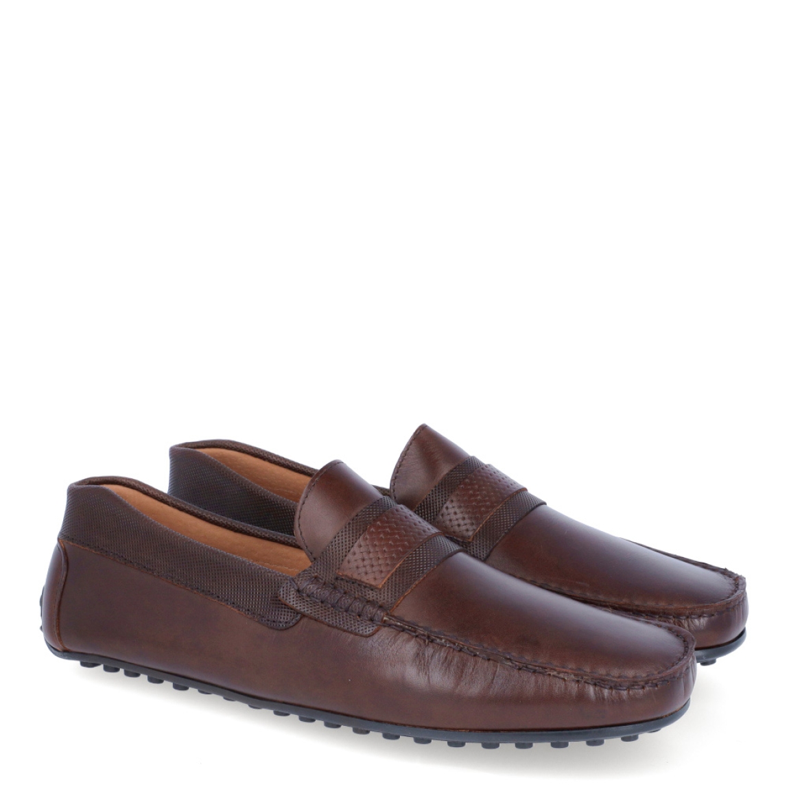 Mocasines de la marca Soler y Pastor, modelo 67. Exterior en piel color marrón. Interior en piel color camel. Mocasines sin cordones y suela de goma plana. Estos mocasines Soler y Pastor 67 son unos clásicos, ideales para esta temporada!