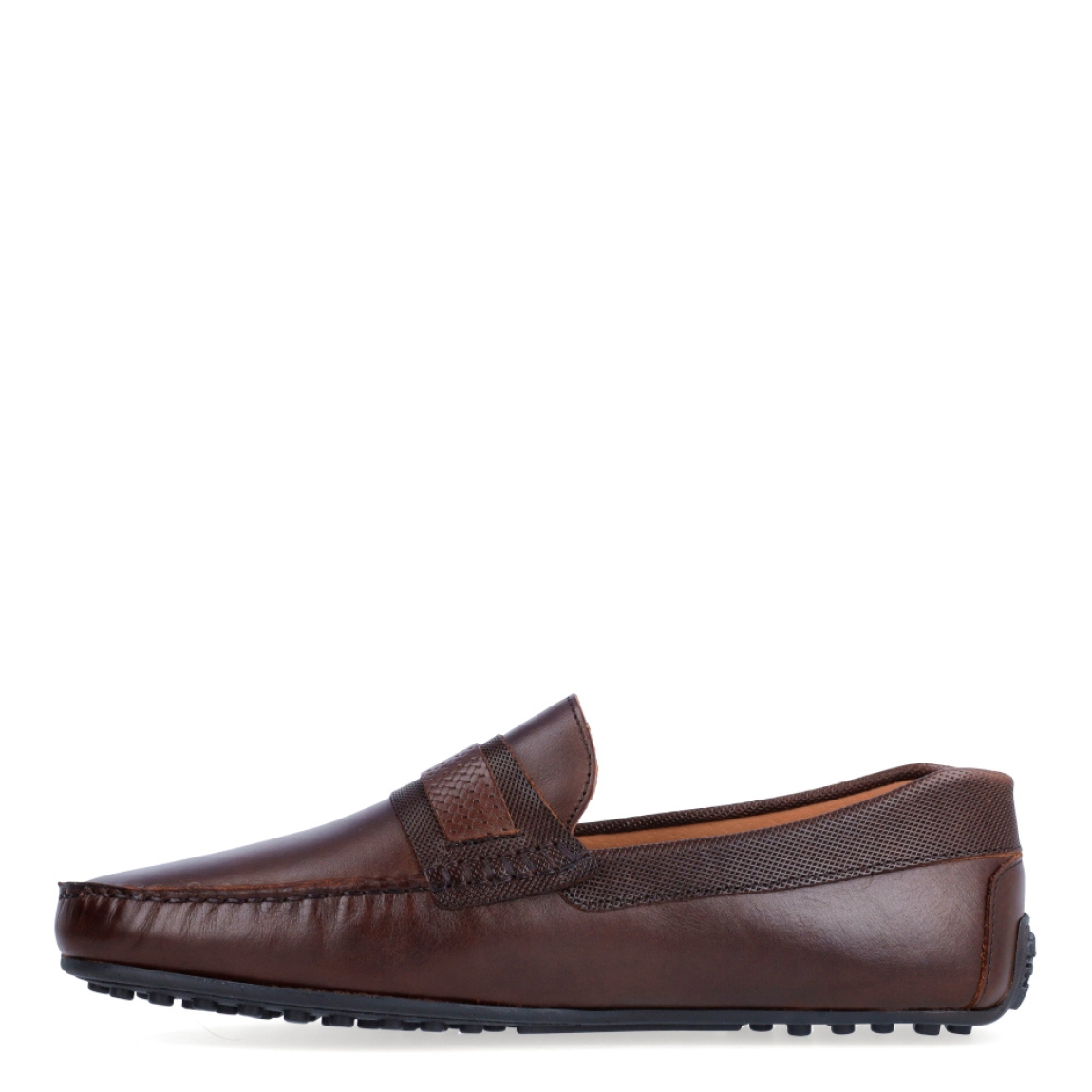 Mocasines de la marca Soler y Pastor, modelo 67. Exterior en piel color marrón. Interior en piel color camel. Mocasines sin cordones y suela de goma plana. Estos mocasines Soler y Pastor 67 son unos clásicos, ideales para esta temporada!