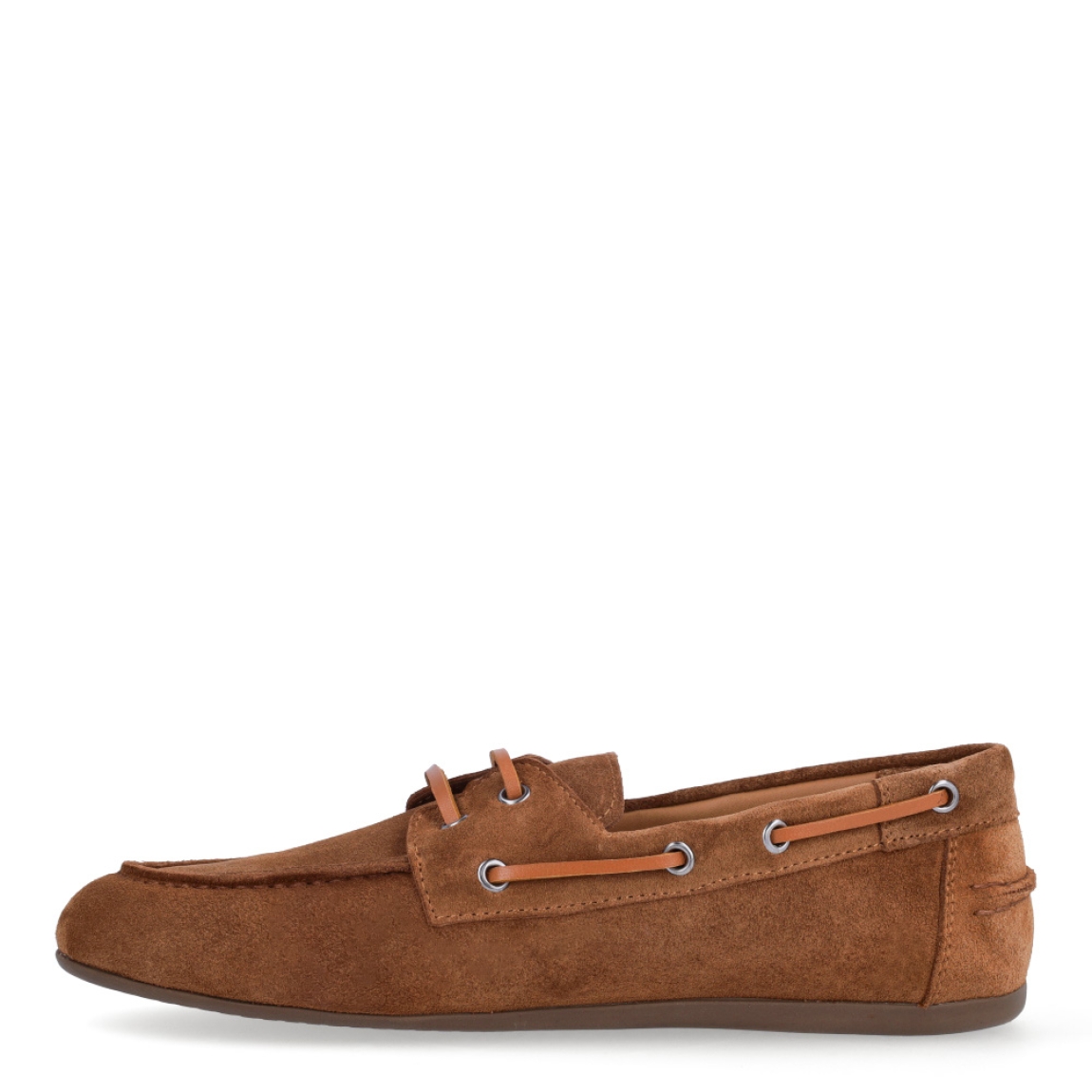 Naúticos de la marca Itse, modelo ORSTA. Exterior en ante color taupe con punta redonda. Interior en piel color marrón. Cierre de naúticos Itse con cordones de piel color camel y suela plana de goma. Estos náuticos Itse ORSTA son la última tendecia sin perder comodidad!