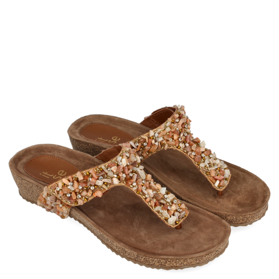 Esclava de pedreria de la marca Itse, modelo Triana. Exterior de la sandalia decorado con pedrería de colores naranja. Interior de la sandalia de piel de color marrón. Sandalia con cuña de 4 cm de altura, incluyendo 2 cm de plataforma. Sandalia con plantilla acolchada para garantizar el máximo confort. La sandalia de Itse, modelo Triana, es la sandalia perfecta para el verano. Es una sandalia cómoda y versátil para cualquier plan de verano.