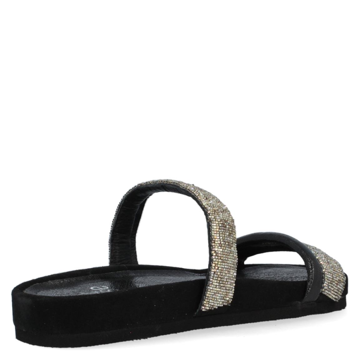 Sandalia plana plateada de la marca Itse, modelo Joanne. Exterior de la sandalia de piel de color fucsia. Detalle de dos tiras con pedrería plateada. Sandalia plana con plantilla acolchada para garantizar el máximo confort. La sandalia plana de Itse, modelo Joanne, es una sandalia diferente, ideal para dar un toque elegante a tus looks.