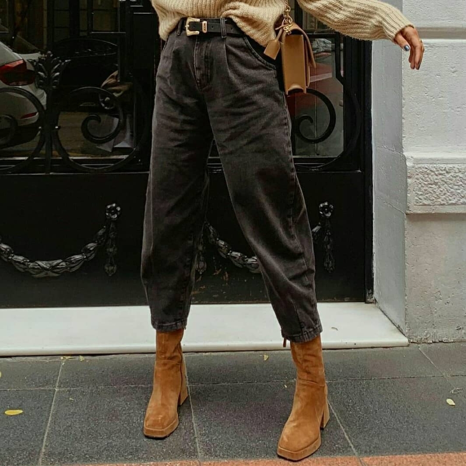 ✨ Pura inspiración con esta bota para crear unos looks ¡de infarto! . . . . #bota #botaante #ante #botaalta #vintagestyle #vintag #top #tacon #botatacon #hells #hellsadict #streetstyle #tendencia #fashion #shoes #barcelona #bcn #spain #madrid #new