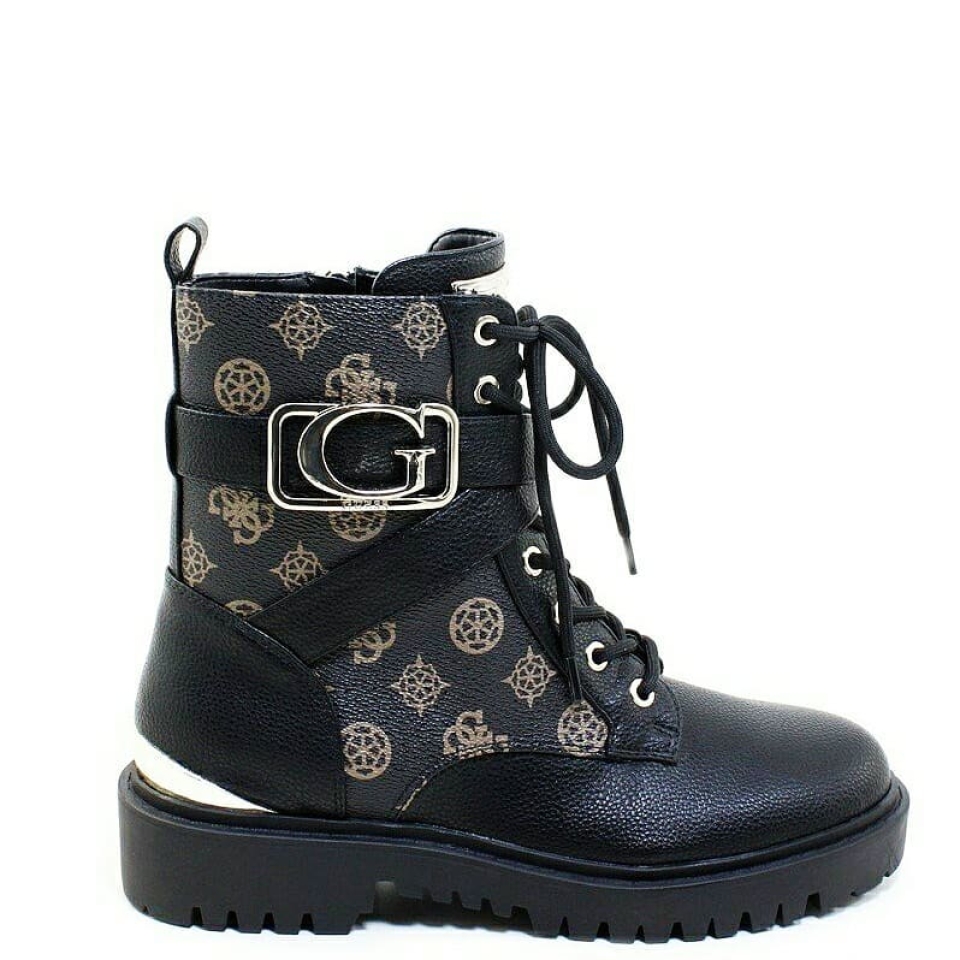 😎Pura inspiración para crear unos looks ¡de infarto! . 👉 www.munne1941.com . . . . . . #botin #botincordones #botinmotero #motera # logo #multilogo #guess #negro #nuevo #new #NuevaColección #botinguess #sueladentada #track #suelatrack #piel #tendencia #fashion #shoes #botinmilitar #barcelona
