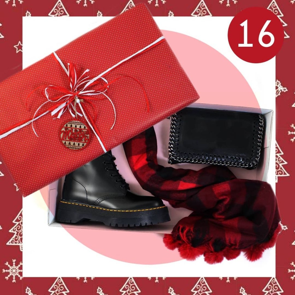 🙌Nos encanta que os encante🙌 ‼️Siiii esta semana TODOS los conjuntos tienen regalo‼️ Si Compras en cualquiera de nuestras tiendas incluida la web, un conjunto de zapato👠, botín🥾, bota👢, deportivo👟 más un bolso👜, billetero👛 o cinturón hasta el próximo domingo 20,👉 tendrás una bufanda o mascarilla de REGALO a escoger entre varios modelos seleccionados.🎁❤ . . . #regalo #regalonavidad #calendario #calendarioadviento #ilusión #conjuntos #bolso #zapato #shoes #shoesaddict #moda #tendencias (zapatillas de casa excluidas de la promoción).