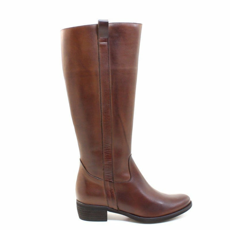 Si buscas comodidad + estilo estas botas serán tus fieles aliadas.❤️ . 🔥www.munne1941.com . . #rebajas #sales #rebajaszaptos #rebajasbotas #rebajasbotines #descuentos #enero #rebajasenero #promo #moda #tendencias #regalo #trens #rebaixes #barcelona #madrid #bcn #baixllobregat