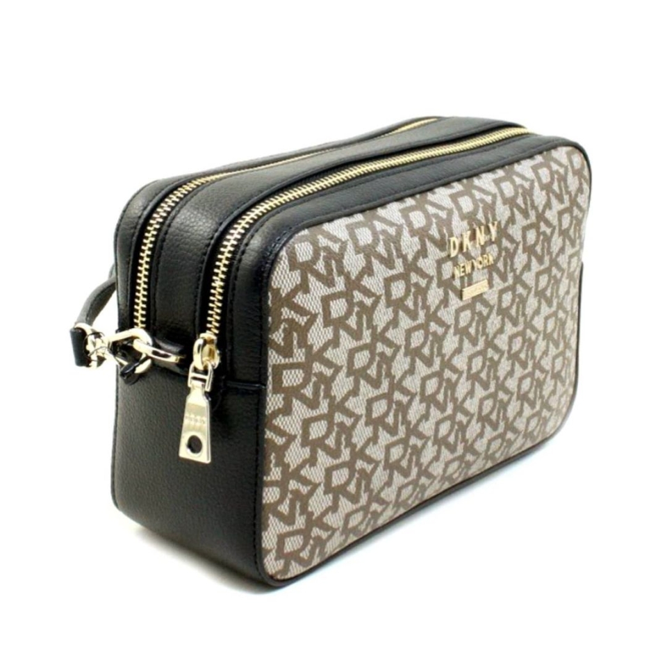 𝗗𝗞𝗡𝗬 🖤#REBAJAS . 👉Munne1941.com . . . . . . #complementos #bolso #bolsos #bag #piel #logo #multilogo #DKNY #bolsosdkny #dknybag #marca #firma #cool #chic #temporada #chic #cool #barcelona #bcn #baixllobregat