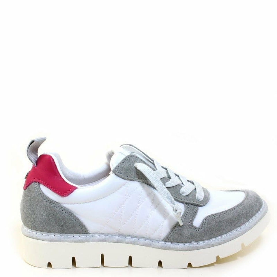 ¡¡En los detalles está la diferencia!! Feliz sábado 👉Munné1941.com . . #NuevaColección #new #deportivas #newcollection #sneaker #tendencia #deportivas #primavera #piel #altacalidad #deportivaspanchic #panchic #cool #tendencia #trens #loveshoes #francia #barcelona #madrid #spain #bcn #baixllobregat #moda #fashion #primavera #verano #fashionshoes