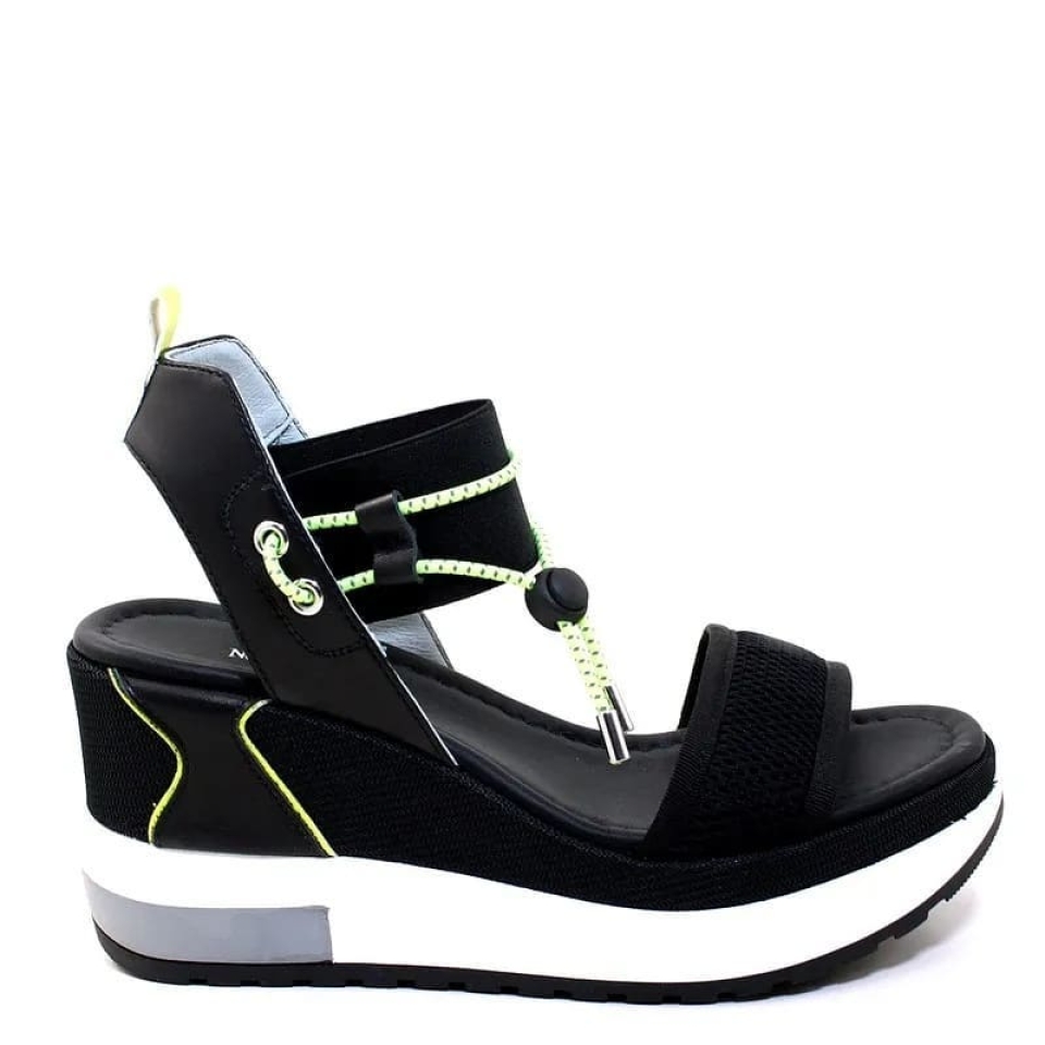 Arte. Innovación. Espíritu libre. Elegancia. ¡¡Así es nuestra sandalia de hoy!! 🔎Munné1941.com . . #sandalias #sandaliasdediseño #diseño #elegancia #casual #especial #nerogiardini #piel #espectacular #calidad #comodidad #sandals #shoes #shopping #verano #plataforma #cuña #sandaliasplataforma #sandaliacuña #tendencia #barcelona #bcn #baixllobregat