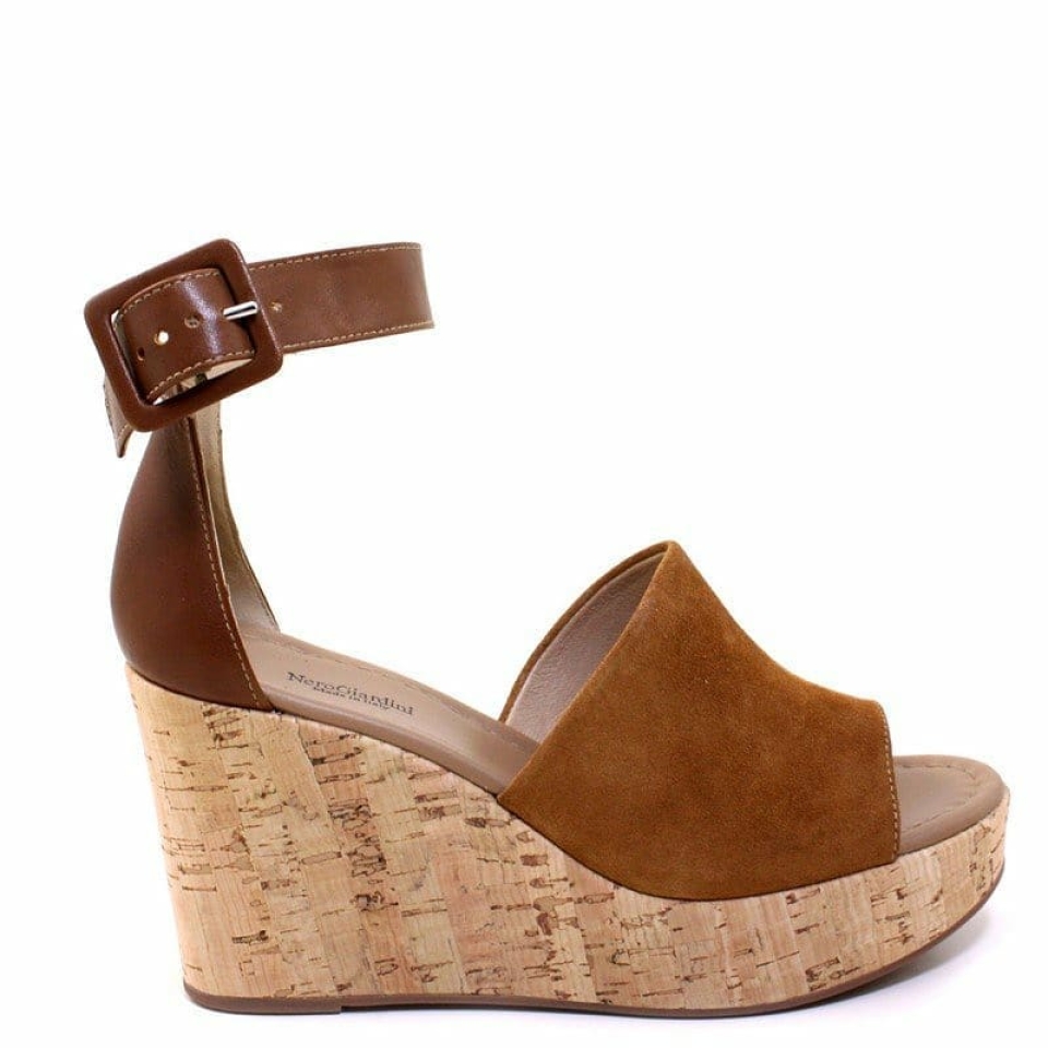 ¿Están hechas para ti? 🌟 ¡¡Yesssss!! 🔎Munné1941.com . . #sandalias #italia #sandaliasdediseño #diseño #corcho #cuñacorcho #animalprint #madeinitaly #sandalianerogiardini #especial #espectacular #lowcost #comodidad #sandals #shoes #shopping #verano #plataforma #sandaliacuña #camel #verdeagua #sandaliasplataforma #tendencia