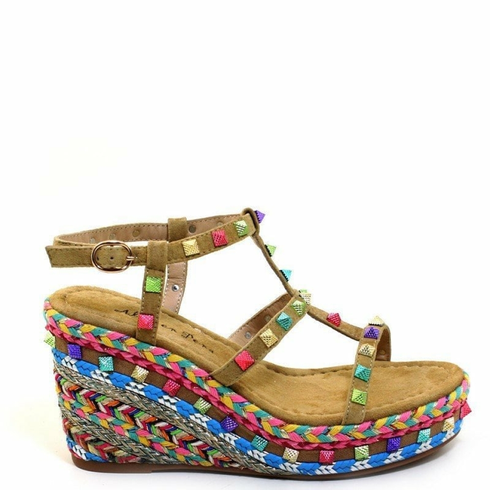 🌈Sandalias que cautivan. ¡ahora súper rebajadas! 》última talla 39《 📲🛍 Munne1941.com . . #rebajas #sales #sandalias #sandals #shoes #zapatos #piel #almaempena #tachas #colores #colorines #piel #pielnatural #hippychic #sandaliasasunited #marca #firma #cool #chic #temporada #chic #cool #barcelona #bcn #baixllobregat #santvicençdelshorts #stvh #verano #estiu #pell