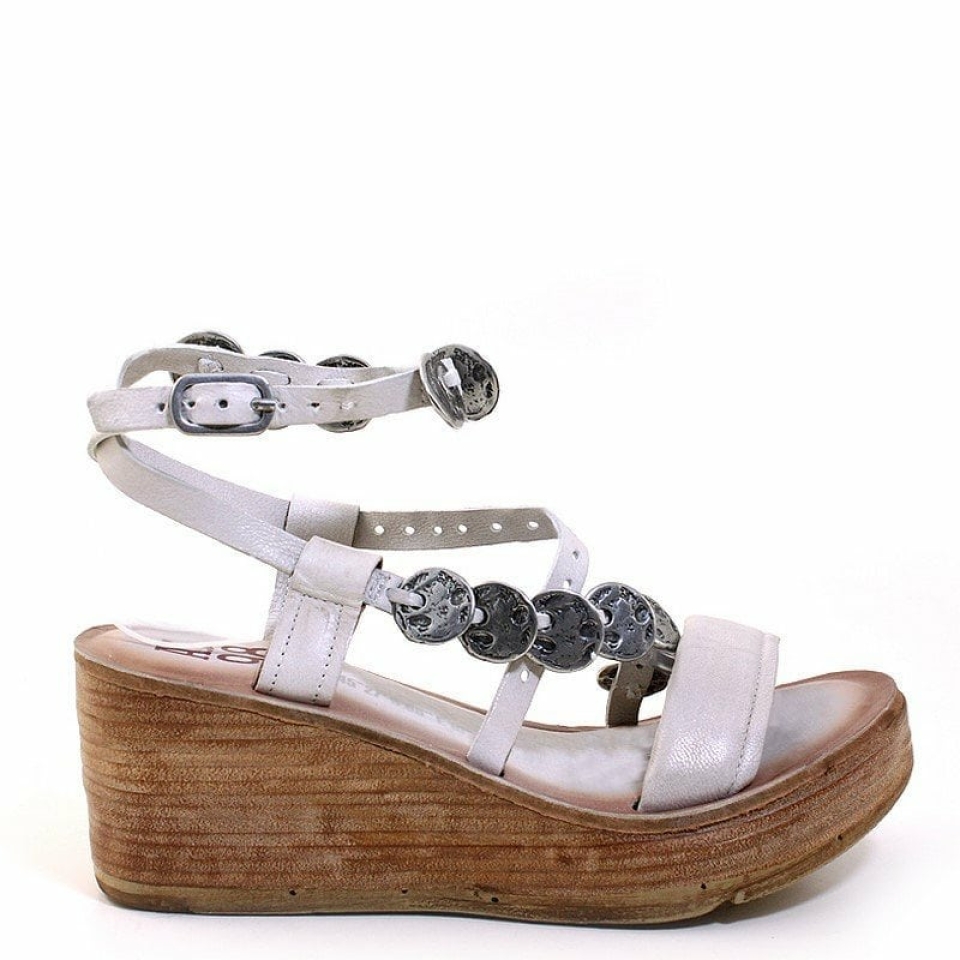 Esenciales del verano 🌾🌼 ¡ahora súper rebajadas! 》últimas tallas 39 y 40《 📲🛍 Munne1941.com . . @as98 . #rebajas #sales #sandalias #sandals #shoes #zapatos #piel #as98 #piel #pielnatural #hippychic #sandaliasas98 #as98bag #marca #firma #cool #chic #temporada #chic #cool #barcelona #bcn #baixllobregat #santvicençdelshorts #stvh #verano #estiu #pell