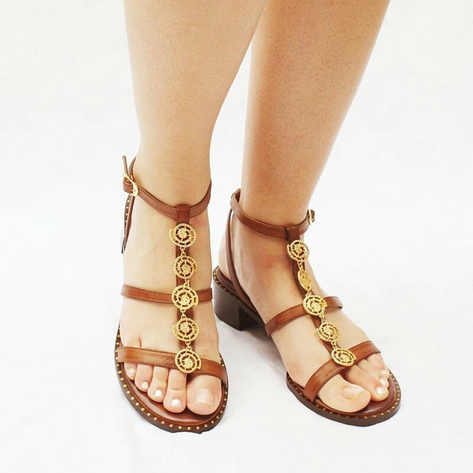 Pisa fuerte, vive cada instante como si fuera el útlimo y no te olvides de sonreir. 🙌😁 ¡¡REMATE FINAL!! 》Últimas tallas《 🛍📲 Munne1941.com . . #sandalias #sandals #rebajas #sales #griegas #shoes #zapatos #piel #joya #pielnatural #hippychic #multimarca #marca #firma #cool #chic #joya #itse #pedreria #temporada #chic #barcelona #bcn #baixllobregat #santvicençdelshorts #stvh #Molins #verano #estiu #pell #martorell #sabadellcentre