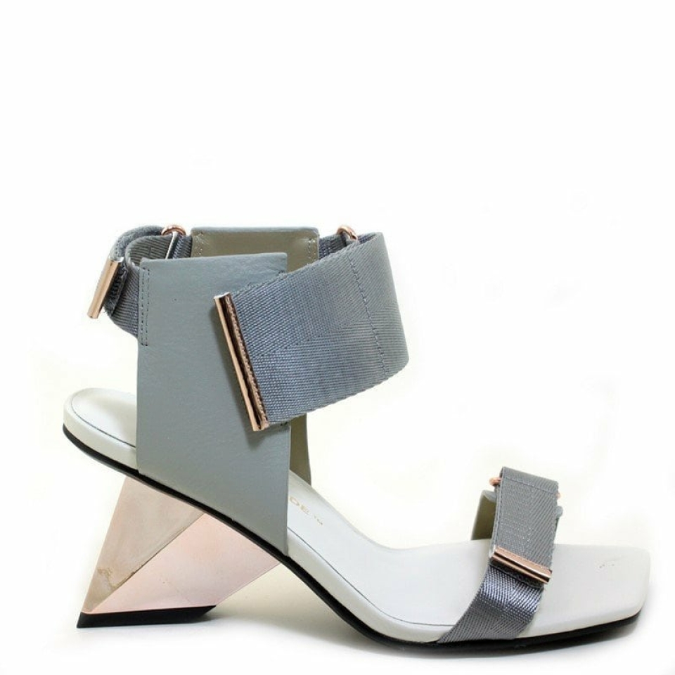 💫Todos los días son perfectos para estrenar unos zapatos. ¡ahora súper rebajados! 》última talla 40《 📲🛍 Munne1941.com . . @unitednude #rebajas #sales #sandalias #sandals #shoes #zapatos #piel #unitednude #piel #pielnatural #hippychic #sandaliasasunited #marca #firma #cool #chic #temporada #chic #cool #barcelona #bcn #baixllobregat #santvicençdelshorts #stvh #verano #estiu #pell