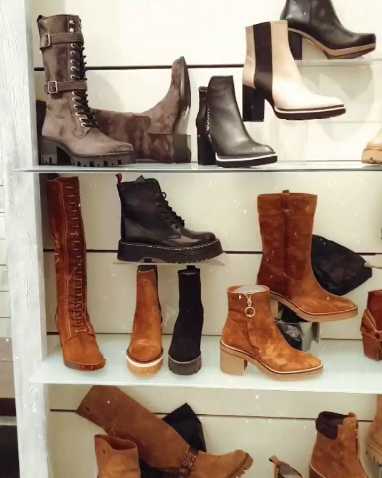 🔥Disfruta ya de nuestra NUEVA colección. ¡¡Cada día nuevas novedades!!🧐 Encuéntralas ya en nuestras tiendas. . . . #NuevaColeccion #AW21 #tendencia #shoes #bota #botin #botines #botacordones #botintacon #plataforma #suelatrack #track #molinsderei #santfeliu #santvicenç #martorell #sabadell #piel #influencers #escaparates #musthave #bcn #tiendas #ganasdenovedades #ante #botinante #piel #notequedessineltuyo