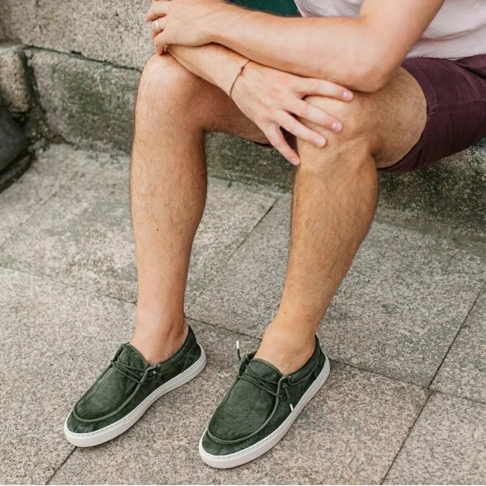 🌎Sostenibles, cómodas y fresquitas, ¡Para que los chicos vayan a gusto estas vacaciones😎! 📲🛍 Munne1941.com . . #rebajas #sales #rebajashombre #naturalpeople #ecofriendly #fashion #men #boy #chico #verano #tela #mocasin #confort #tendencias #moda #shoes #shoesmen #modachico #ecoshoes #eco #barcelona #bcn
