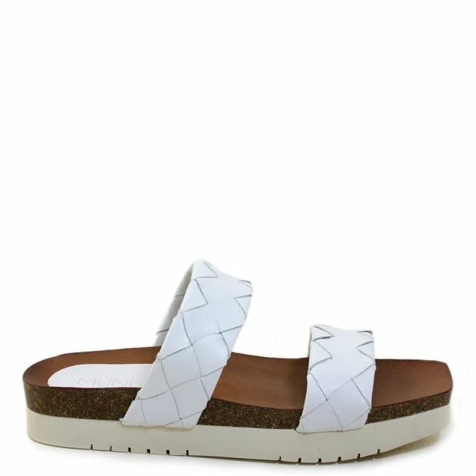 💫Dale un toque de #confort a tu sábado, con nuestras sandalias de #rebajas. 🔎munne1941.com . . #sandalias #sandaliasdediseño #diseño #piel #sandaliaplataforma #madeinspein #sandaliatrenzada #especial #espectacular #lowcost #comodidad #sandals #shoes #shopping #verano #plataforma #sandaliaplana #oro #sales #sandaliablanca #tendencia