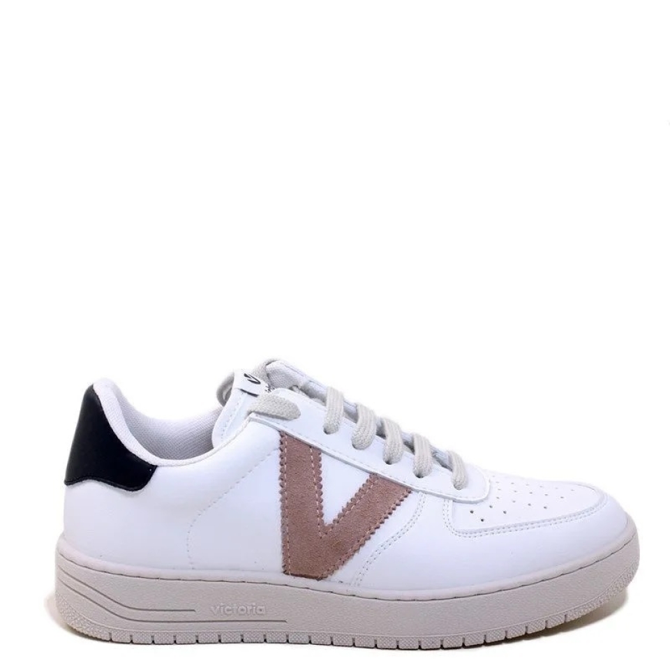 Sneakers para cualquier momento, y por solo 59,90€. ¿Cuál es tu combinación favorita? . . . . . . . #AW21 #sneakers #newseason #style #suelablanca #victoria #totalwhite #shoes #color #notelopierdas #quemepongo #trend #moda #v #santvicençdelshorts #santfeliudellobregat #sabadell #martorell #molinsderei #bcn