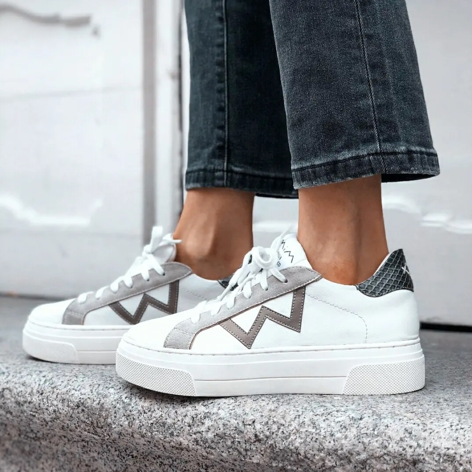👀Ya disponible nuestra nueva colección, perfecta para este otoño/invierno. ¡¡ No nos puede gustar más!!💗 🔍Munné1941.com . . #NuevaColeccion #AW21 #tendencia #shoes #bota #botin #botines #deportivas #sneaker #botacordones #botintacon #plataforma #suelatrack #track #molinsderei #santfeliu #santvicenç #martorell #sabadell #piel #influencers #escaparates #musthave #bcn #tiendas #ganasdenovedades #ante #botinante #piel #notequedessineltuyo