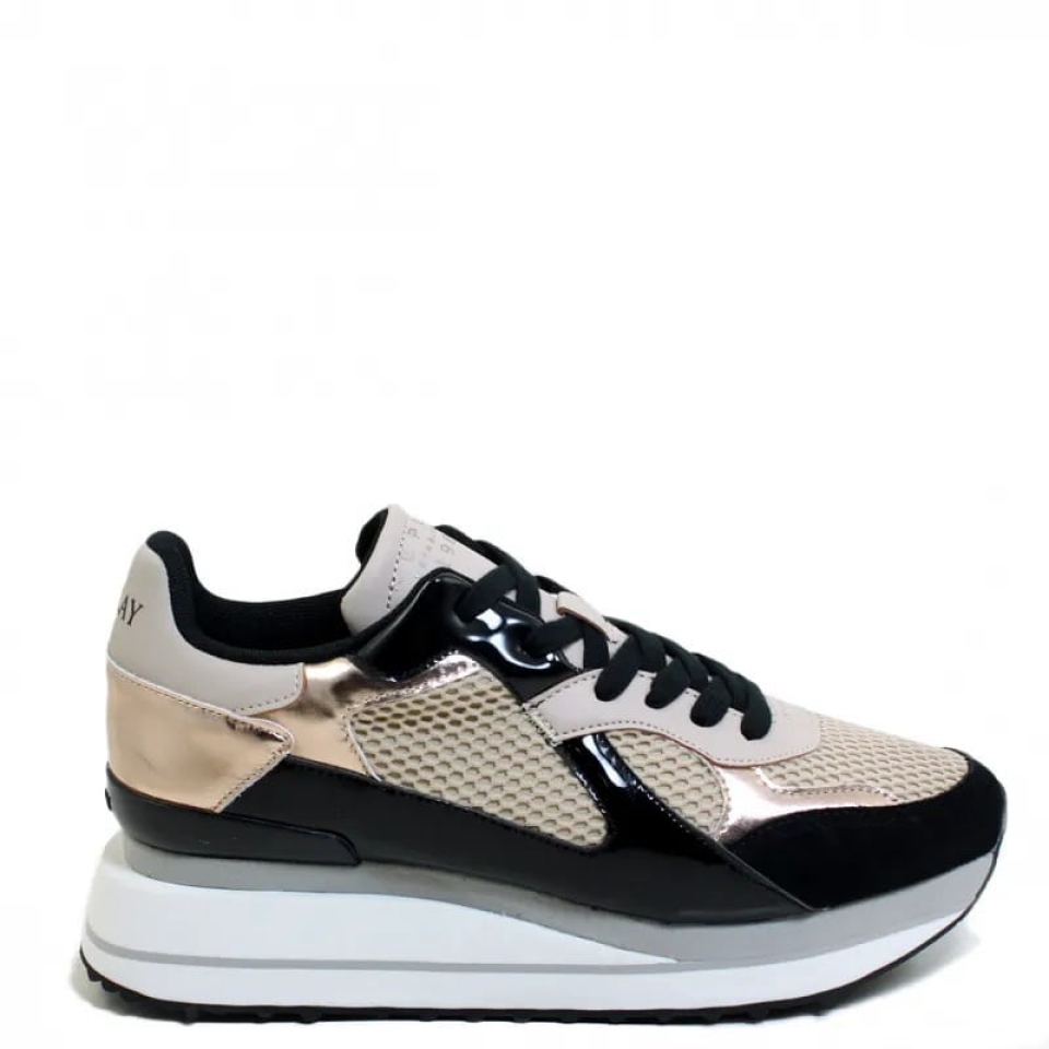 🥰Las sneakers que no querrás dejar escapar esta temporada. ¿Os gustan? ✨ ¡¡Feliz lunes!! . #NuevaColeccion #AW21 #tendencia #shoes #deportivas #sneaker #replay #plataforma #cuña #track #molinsderei #santfeliu #santvicenç #martorell #sabadell #piel #influencers #escaparates #musthave #bcn #tiendas #ganasdenovedades #ante #botinante #piel #notequedessineltuyo