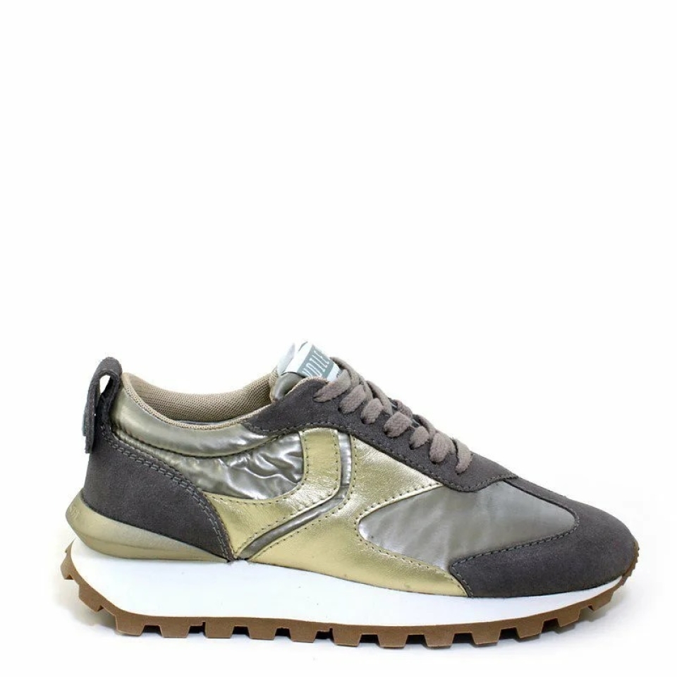 🙋🏼‍♀️Combínala como quieras, con vestidos, jeans, faldas... de todas las maneras estarás perfecta! 🥰 🔎Munne1941.com . . #NuevaColeccion #AW21 #tendencia #shoes #deportivas #sneaker #deportivasvoile #voileblanche #plataforma #piel #deportivapiel #firma #marca #molinsderei #santfeliu #santvicenç #martorell #sabadell #influencers #escaparates #musthave #bcn #barcelona #madrid #tiendas #ganasdenovedades #notequedessineltuyo