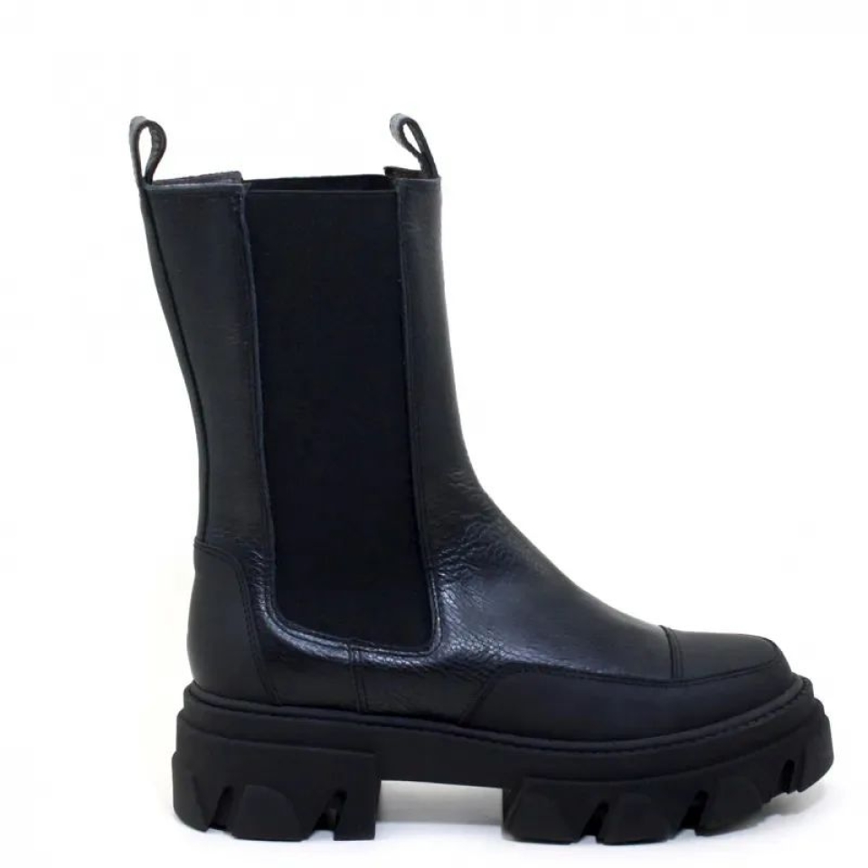 ¿Existe look más ideal que unos botines con la suela track y un vestido? 🙋🏼 ¡Nos encanta! 👢 BOTIN ITSE VALI Munne1941.com . . #NuevaColeccion #AW21 #tendencia #shoes #bota #botin #botines #botintacon #plataforma #suelatrack #track #molinsderei #santfeliu #santvicenç #martorell #sabadell #barcelona #madrid #piel #influencers #escaparates #musthave #bcn #tiendas #ganasdenovedades #ante #botinante #piel #notequedessineltuyo