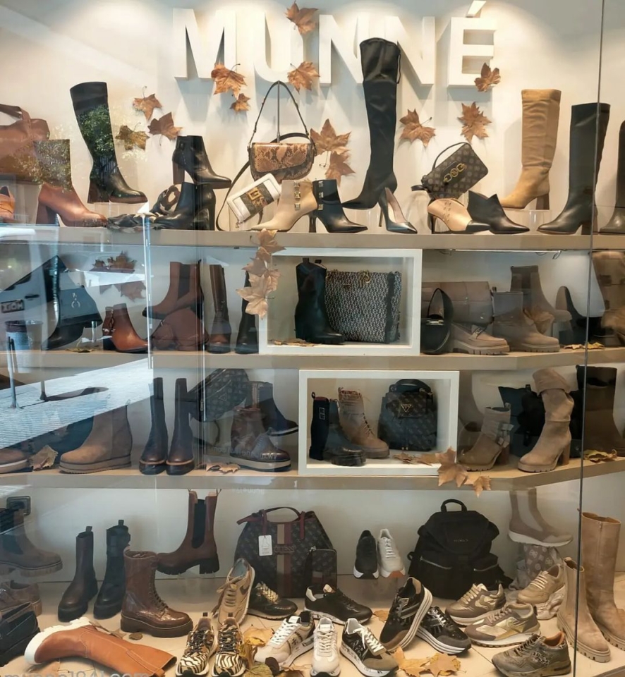 Nosotros ya tenemos nuestros favoritos 🤩 ¿Y vosotras? ¡Entra en nuestras tiendas o página web y descúbrelos! 📲🛍 Munné1941.com . . #new #tendencia #shoes #bota #botin #botines #botacordones #plataforma #suelatrack #track #tacon #deportivas #sneaker #molinsderei #santfeliu #santvicenç #martorell #sabadell #piel #influencers #escaparates #musthave #bcn #tiendas #ganasdenovedades #ante #botinante #piel