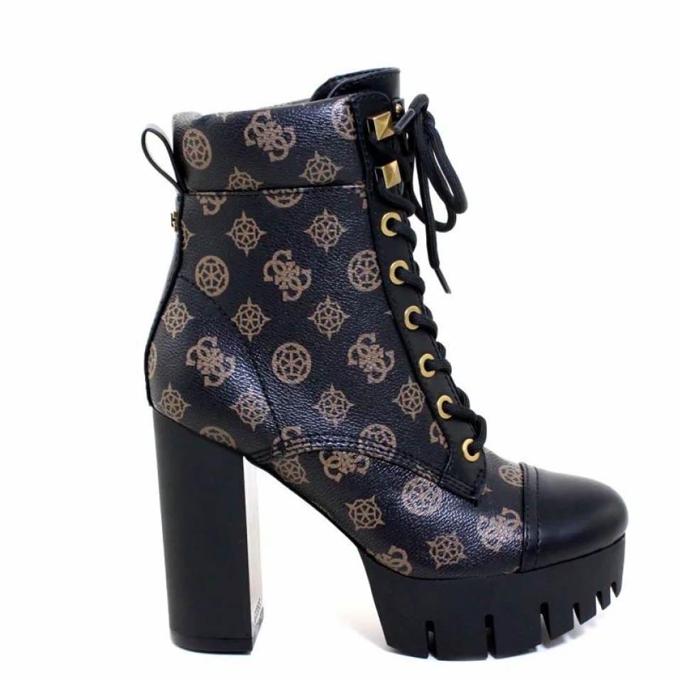 Tu aliado este invierno ¡Nos tienen enamoradas! 🥰 📲🛍Munne1941.com . . #NuevaColeccion #AW21 #new #tendencia #shoes #bota #botin #guess #botinguess #botintacon #plataforma #suelatrack #track #molinsderei #santfeliu #santvicenç #martorell #sabadell #piel #influencers #escaparates #musthave #bcn #madrid #tiendas #ganasdenovedades #logo #botinante #piel #logoguess #notequedessineltuyo