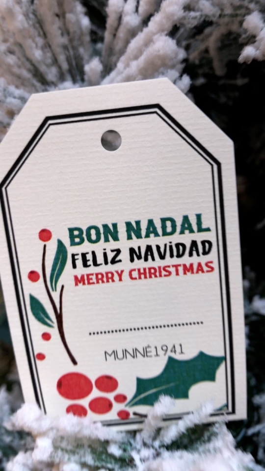 ❤Un año más, gracias por formar parte de nuestra familia y sentir vuestro calor día a día. ¡¡Desde el staff de Munne1941 os deseamos unas Felices Fiestas!!🎄🎁 . ❤Un any més, gràcies per formar part de la nostra família i sentir el vostre caliu dia a dia. Des del staff de Munne1941 us desitgem unes Bones Festes!!🎄🎁