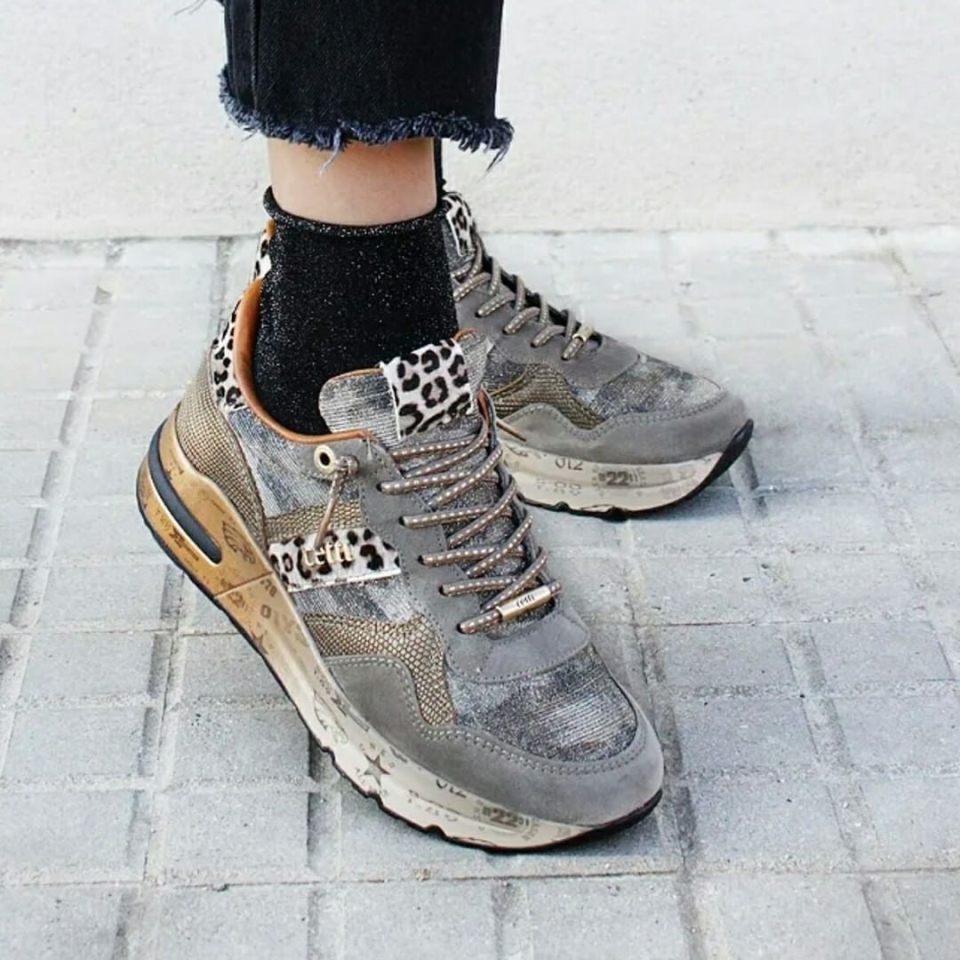 La buena noticia es que tenemos muchísimas deportivas ideales rebajadas😍 La mala noticia es que las querrás todas 😜 . . #rebajas #sales #descuentos #tendencia #shoes #sneakers #sneaker #deportivas #sneaker #cetti #cuña #molinsderei #madrid #santfeliu #santvicenç #martorell #sabadell #piel #influencers #escaparates #musthave #bcn #tiendas #ganasdenovedades #ante #botinante #piel #notequedessineltuyo