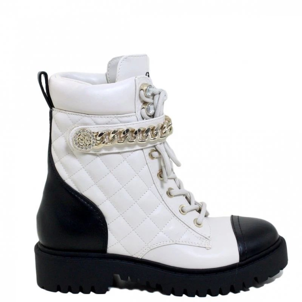 ¡¡2rebajas en nuestra tiendas y aún tenemos un montón de modelos esperándote!!🖤 . . #rebajas #sales #descuentos #tendencia #shoes #botin #botines #guess #track #molinsderei #madrid #santfeliu #santvicenç #martorell #sabadell #piel #influencers #escaparates #musthave #bcn #tiendas #ganasdenovedades #ante