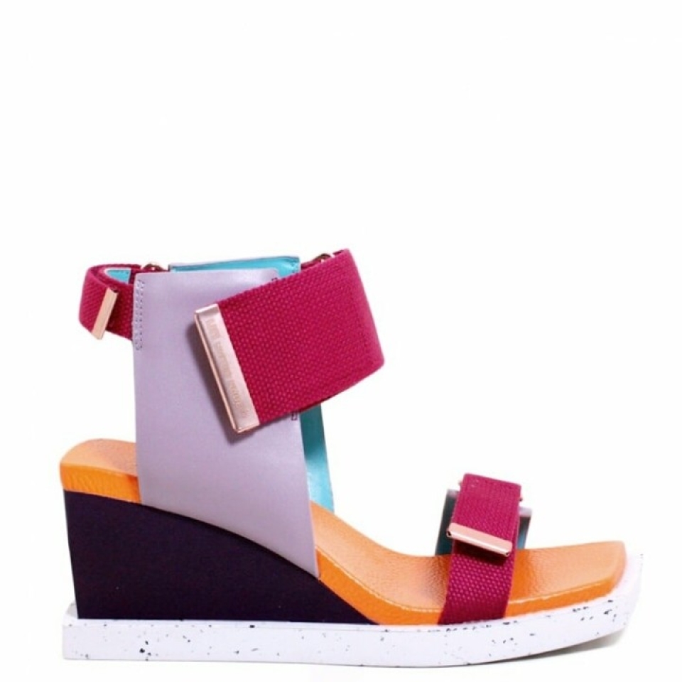 ❤Cada par de zapatos @unitednude_es intenta reconstruir una pieza de arte o un objeto arquitectónico. ¡¡Podrás llevarlos tanto con vaqueros como con vestidos!! ⚡️⚡️NOS ENCANTAN⚡️⚡️