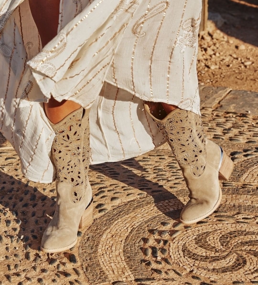 Botas bonitas que alegran nuestros outfits de primavera y verano ☀️ ¡¿Quién quiere calor ya?!