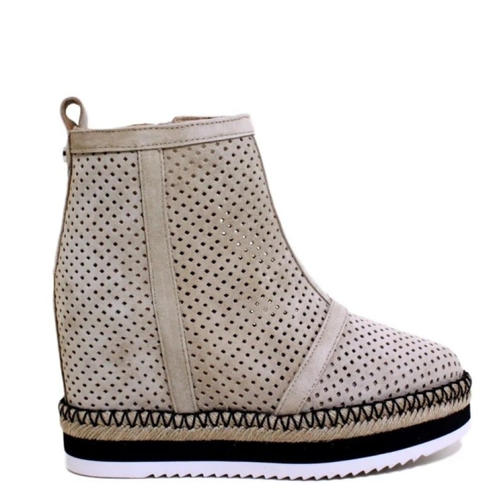 Madre no hay mas que una y como la mia ninguna ....y para cada una, hay un zapato.