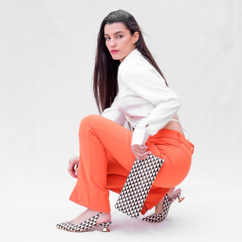 Te encantará verte con las zapatos de la nuevacolección❤️, diseñadas con un toque personal, para quienes saben lo que quieren. . . #NuevaColeccion #tendencia #shoes #sandaliastacon #tacones #sandalias #sandals #sandaliasfiesta #zapatosjoya #fiesta #zapatosboda #bbc #boda #molinsderei #santfeliu #santvicenç #martorell #✨ #sabadell #bcn #barcelona #madrid #tiendas #ganasdeverano