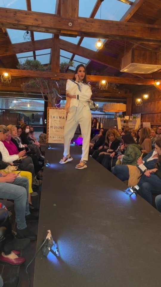 Gràcies a tots per fer-la possible❤️ . . Roba: @tramamoda Sabates i complements: @munne1941 Perruqueria: @figuerasperruquers Restaurant: @ritualrestaurant Models: @carla_crfit quer_99 @queralt_olle @laurafiguerasbru @thaisfigueras @olayabizori