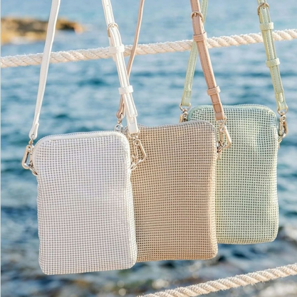 ✨️¿Has visto nuestras mini bags más vendidas de la temporada? Acercate a nuestras tiendas y verás todos los modelos