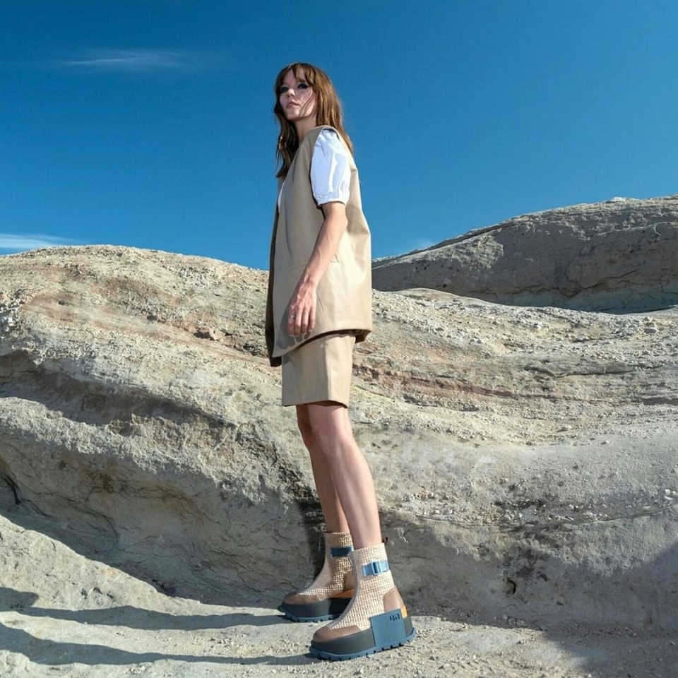 Apostamos por la exclusividad y la originalidad en los diseños que ofrecemos, por eso tenemos lo nuevo de @unitednude . . #NuevaColeccion #AW22 #tendencia #botin #botas #diseño #boines #unitednude #plataforma #exclusivo #marca #firma #moda #musthave #unico #molinsderei #santfeliu #santvicenç #madrid #martorell #sabadell #brutal #influencers #escaparates #bcn #tiendas #ganasdenovedades #notequedessineltuyo