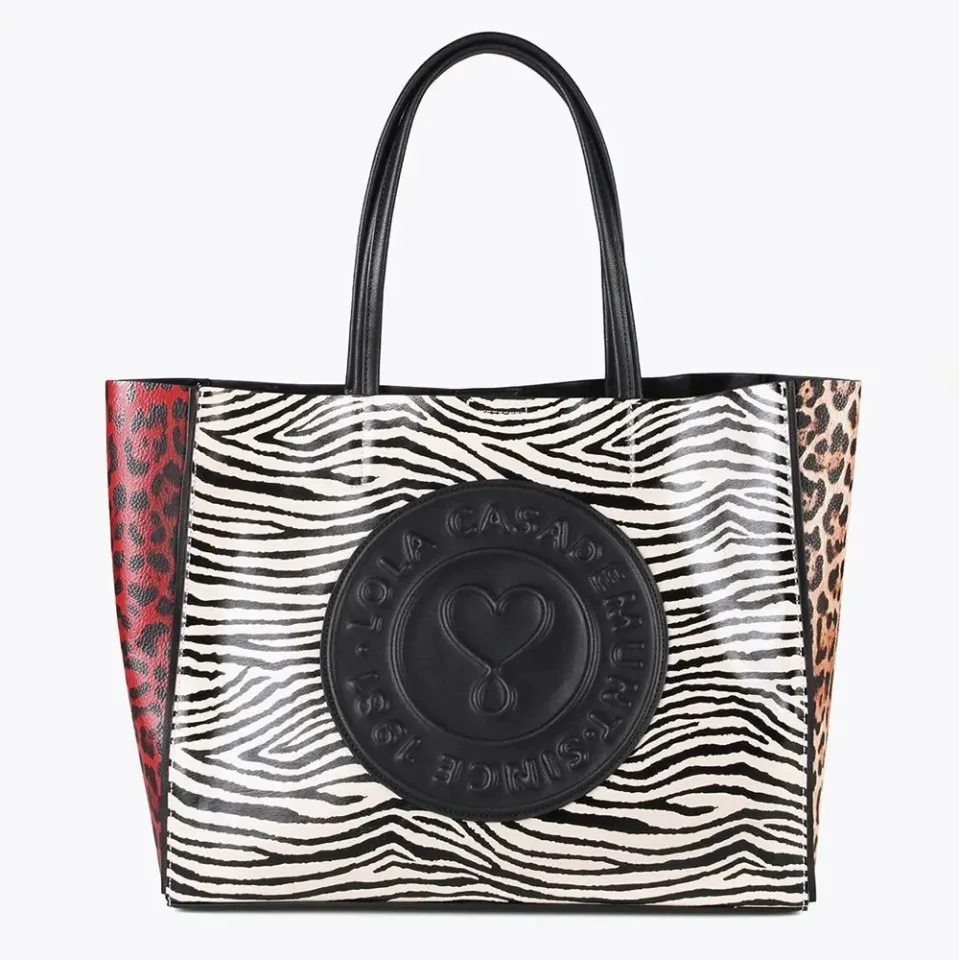 ¡Bienvenido Otoño, te estábamos esperando! . . #bolso #bolsoslola #lolacasademunt #animalprint #diseño #bolsodiseño #shopping #marca #tendencias #moda #musthave #admmunne #otoño #bcn #Barcelona #spain
