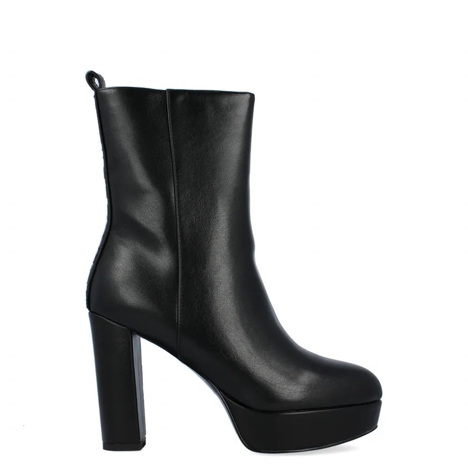 No hay duda... los tacones van a ser un imprescindible en tu armario estas fiestas Este modelo es perfecto para acompañar tus 