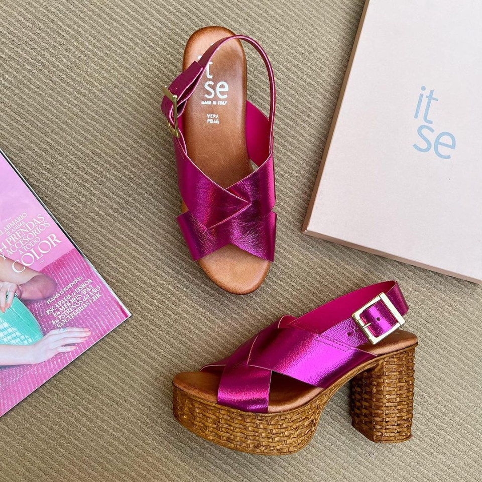 Come on, Barbie, lets go Party #sandalias #tacones #sandaliarosa #sandaliaverde #sandalialila #barbie #barcelona #madrid #granada #donostia #sabadell