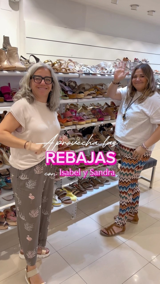 ¿Buscas unas sandalias doradas o algo que te sirva para trabajar y salir por la noche? ¡No te preocupes porqué Isabel Y Sandra te aconsejan para aprovechar al máximo nuestras REBAJAS! Les preguntamos a nuestras compañeras cuál es la mejor opción para aquello que estamos buscando ¿Qué te parecen sus propuestas? Guarda este vídeo si te ha servido Síguenos para más consejos #rebajas #sandaliasdoradas #alpargatasdecolor #sandaliasnegras #tacones #sandaliasdetacon #sandaliascomodas #sandaliasplanas Descúbre los 4 zapatos pensados para cada ocasión