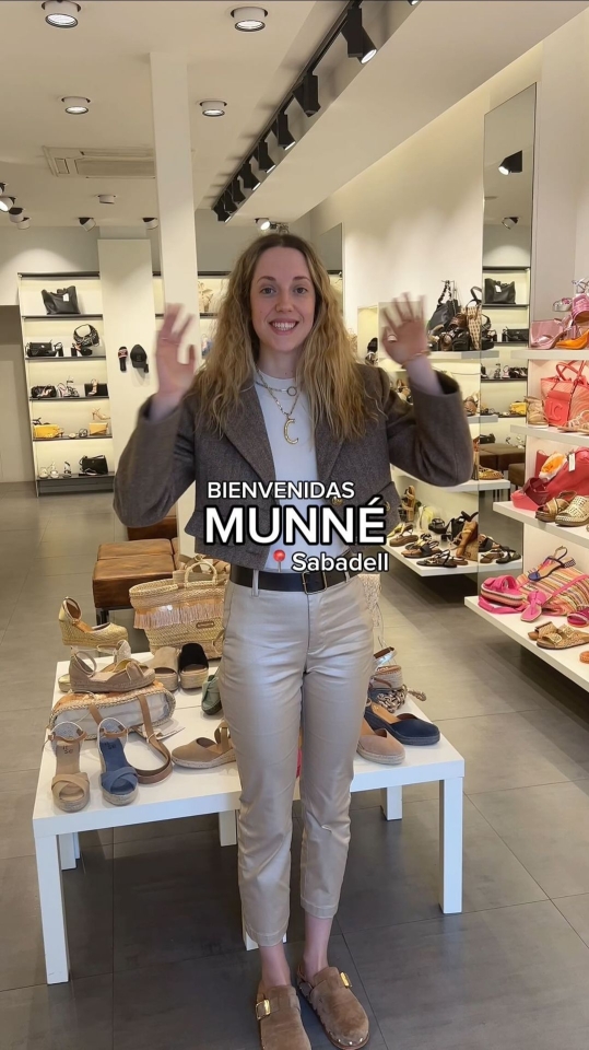 ¡Bienvenidas a la tienda de Munné en Sabadell, la más nueva de nuestras tiendas! Descubre las últimas tendencias con modelos únicos que solo encontrarás aquí. ¡Ven a vernos y atrévte a lucir lo mejor de la moda en calzado! ¿Qué te ha parecido? ¡Déjanos tu comentario! #Sabadell #ModaZapatos #Barcelona #SantCugat #Cerdanyola #Munné