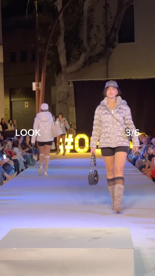 Looks tendencia del Desfile FW/24 de Munné 1941 1- Chaqueta Blauer Celeste + bolsos @oliviamareque + Sneakers Premiata + Gorra Guess 2- Chaqueta Blauer Off White + bolsos Olivia Mareque + Mercedes 4CCCC + Gorra Guess 3- Chaqueta Blauer Keith + Bolsos rock + Bota polaina con tachas + Gorra Lola Casademunt 4- Chaqueta Blauer Niles + Bolso Plomo + Bailarinas con tachas + Bufanda Guess + Gorra Lola Casademunt 5- Chaqueta Blauer Tacoma + Bolso Animal print + Mocasines @ponsquintana 6- Chaqueta Blauer Angell + Bolso Animal print + Zapatos Animal Print + Cinturón LC Comenta cuál es tu favorito #desfile #fw24 #tendencias #animalprint #blauer
